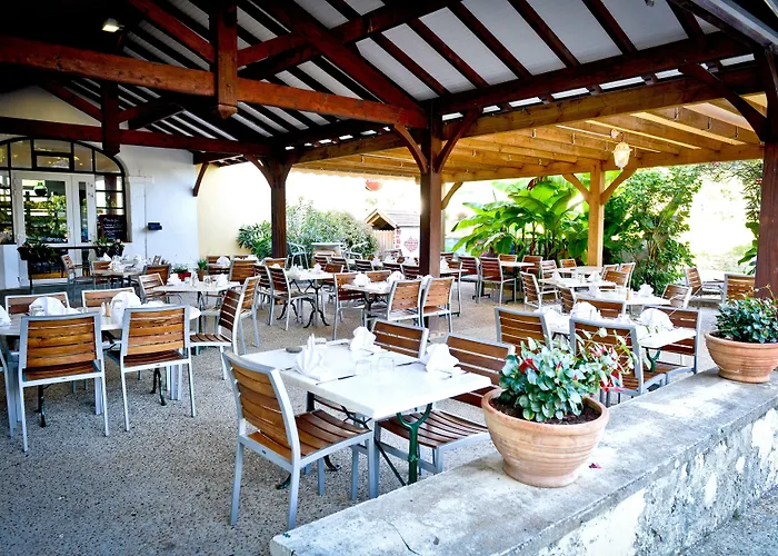 Logis Du Relais - & Restaurant Hotel